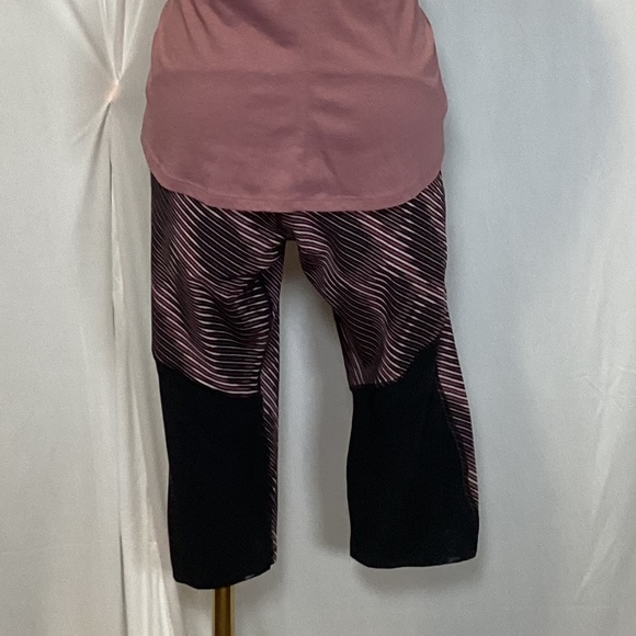 314. Under Armour White & Pink Athletic Leggings EUC Size XL - Picture 3 of 5